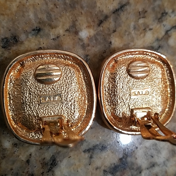 🌺!Host Pick!🌺 SAL Swarovski Earrings - Picture 5 of 5